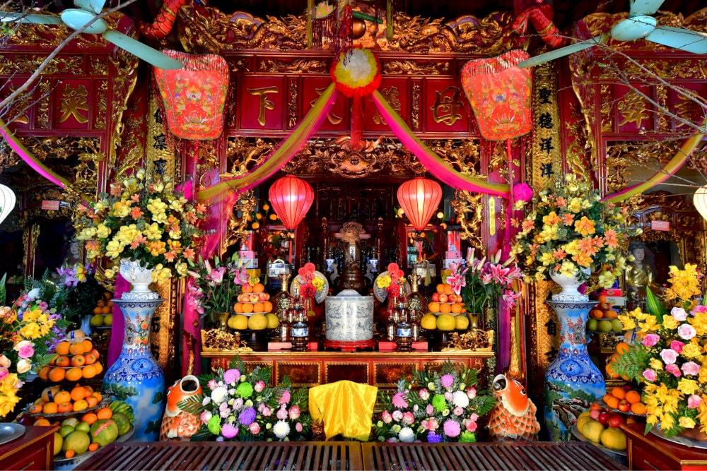 Ban thờ tại Nhà Mẫu